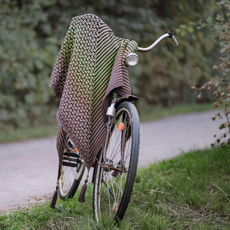 Beach Ride Shawl van Scheepjes Whirl en Whirlette garen pakket - patroon staat in boek A Sea Story  - Lilla Bj&ouml;rn Crochet