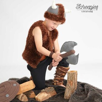 Viking jas en helm uit het boek Verkleed avonturen haken, van Scheepjes Cahlista en Panda garenpakket + vulling