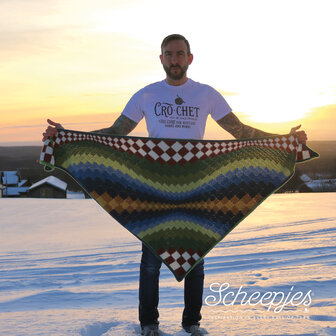 Landscapes Shawl Mal  J&auml;mtland Kleurstelling  van Scheepjes Scrumptious garen pakket.