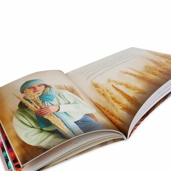 Symfonie Yarn patroonboek chronicle 1-2024 Engels