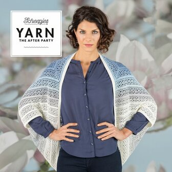 Indigo Shrug Yarn After Party 27 van Scheepjes Whirl en Whirlette plus gratis patroon.