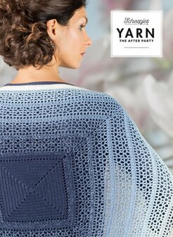 Indigo Shrug Yarn After Party 27 van Scheepjes Whirl en Whirlette plus gratis patroon.