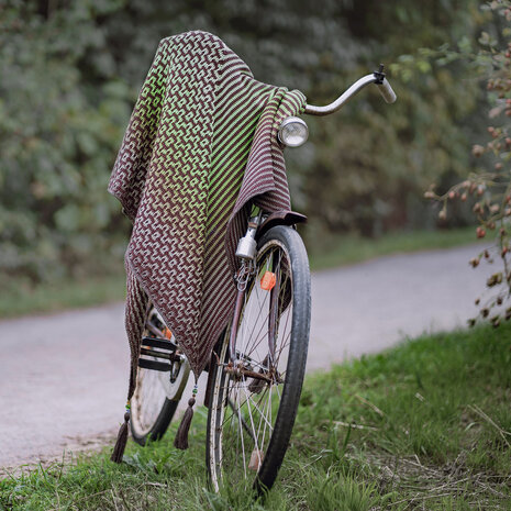 Beach Ride Shawl van Scheepjes Whirl en Whirlette garen pakket - patroon staat in boek A Sea Story  - Lilla Björn Crochet