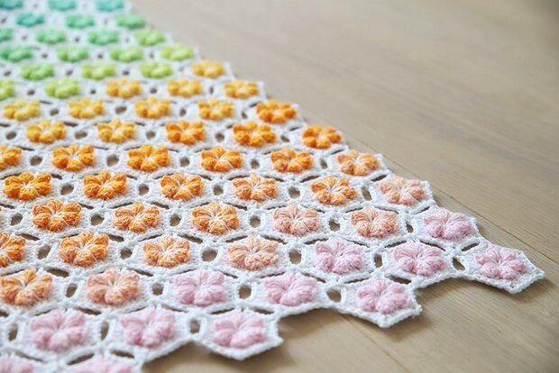 Flower Shower Blanket van Scheepjes Whirl en Cotton 8 compleet deken haakpakket