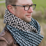 Blue Whale Cowl van Scheepjes Our Tribe garen pakket - patroon staat in boek A Sea Story - Lilla Björn Crochet Blue Whale Cowl van Scheepjes Our Tribe garen pakket - patroon staat in boek A Sea Story - Lilla Björn Crochet